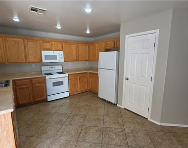 5769 Old Colony Drive - Photo Thumbnail 2