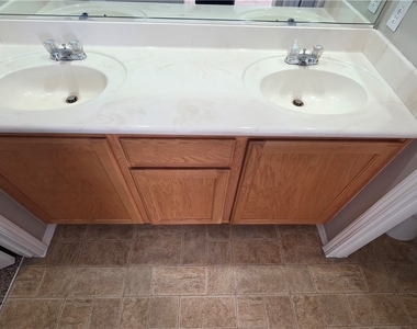 5769 Old Colony Drive - Photo Thumbnail 12
