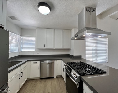 8304 Palmada Drive - Photo Thumbnail 20