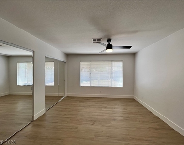 8304 Palmada Drive - Photo Thumbnail 9