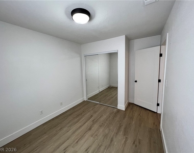 8304 Palmada Drive - Photo Thumbnail 12