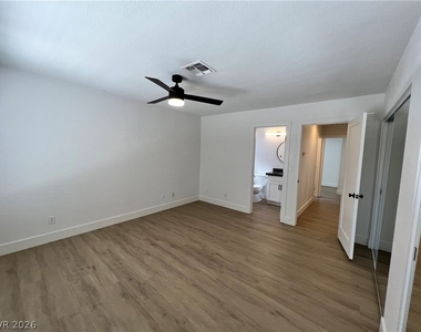 8304 Palmada Drive - Photo Thumbnail 11