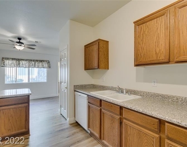 475 Lost Eagle Way - Photo Thumbnail 4