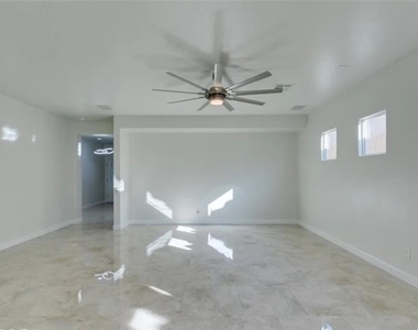 2659 Lochleven Way - Photo Thumbnail 9