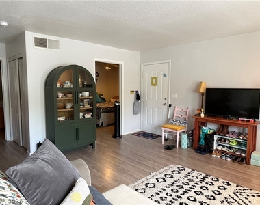 700 Capri Drive - Photo Thumbnail 5