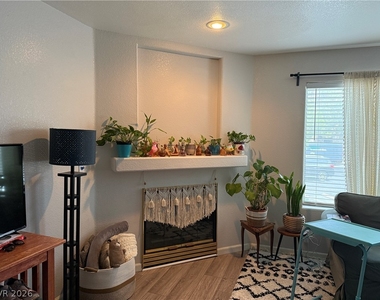 700 Capri Drive - Photo Thumbnail 3