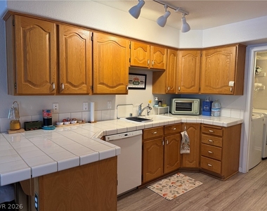700 Capri Drive - Photo Thumbnail 6