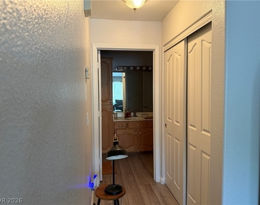 700 Capri Drive - Photo Thumbnail 16