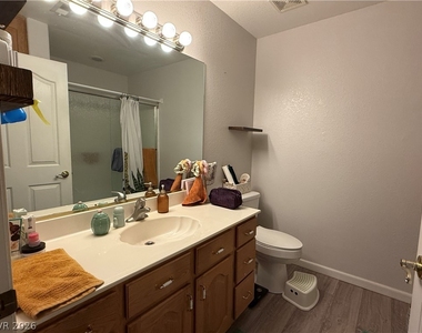700 Capri Drive - Photo Thumbnail 11