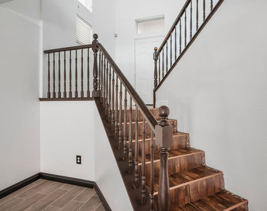 5913 Running Horse Drive - Photo Thumbnail 26