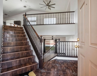 5913 Running Horse Drive - Photo Thumbnail 12