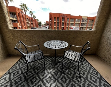 4200 S Valley View Boulevard - Photo Thumbnail 11
