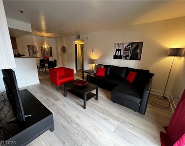 4200 S Valley View Boulevard - Photo Thumbnail 2