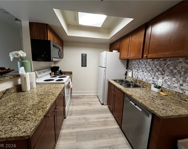 4200 S Valley View Boulevard - Photo Thumbnail 7