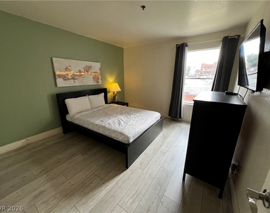 4200 S Valley View Boulevard - Photo Thumbnail 17