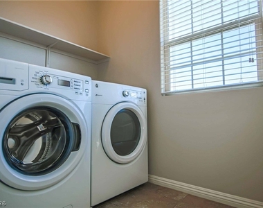 1143 Jesse Harbor Avenue - Photo Thumbnail 15