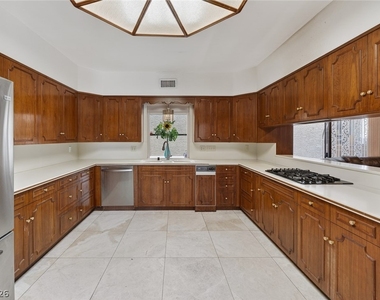 2834 Queens Courtyard - Photo Thumbnail 5