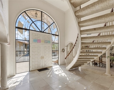 2834 Queens Courtyard - Photo Thumbnail 3