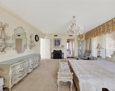 2834 Queens Courtyard - Photo Thumbnail 32