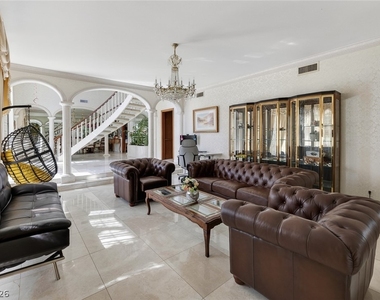 2834 Queens Courtyard - Photo Thumbnail 4