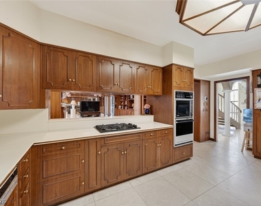 2834 Queens Courtyard - Photo Thumbnail 22