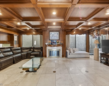 2834 Queens Courtyard - Photo Thumbnail 26