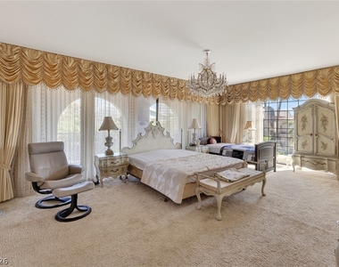 2834 Queens Courtyard - Photo Thumbnail 8