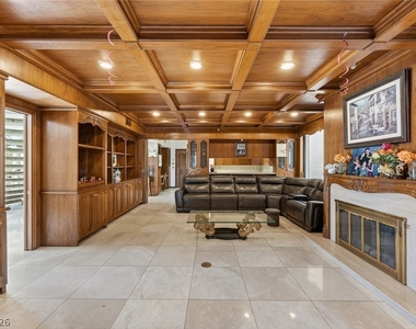 2834 Queens Courtyard - Photo Thumbnail 6