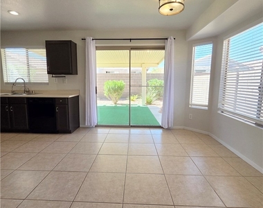 4931 Lunetto Avenue - Photo Thumbnail 15