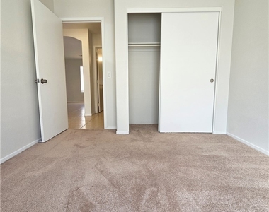 4931 Lunetto Avenue - Photo Thumbnail 25