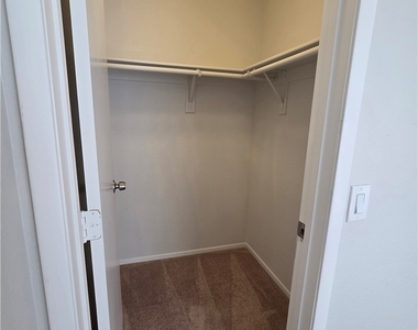 4931 Lunetto Avenue - Photo Thumbnail 30