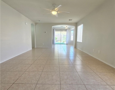 4931 Lunetto Avenue - Photo Thumbnail 5