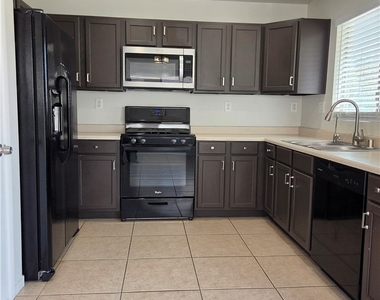 4931 Lunetto Avenue - Photo Thumbnail 13