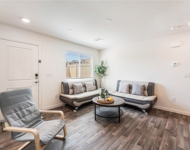 2830 Matador Red Avenue - Photo Thumbnail 3