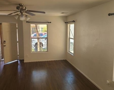 4739 Golden Shimmer Avenue - Photo Thumbnail 3