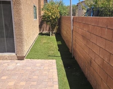 4739 Golden Shimmer Avenue - Photo Thumbnail 12