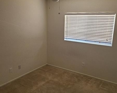 4739 Golden Shimmer Avenue - Photo Thumbnail 10