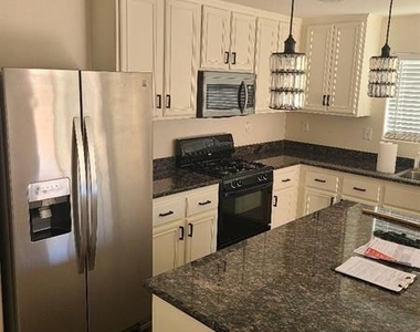 4739 Golden Shimmer Avenue - Photo Thumbnail 2