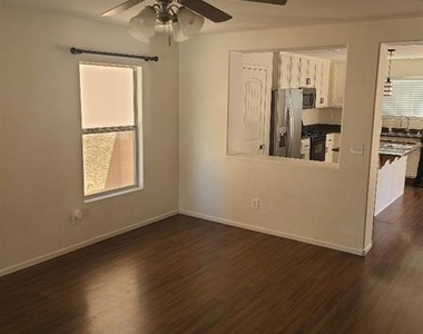 4739 Golden Shimmer Avenue - Photo Thumbnail 11