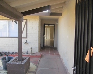 2835 Natalie Avenue - Photo Thumbnail 3