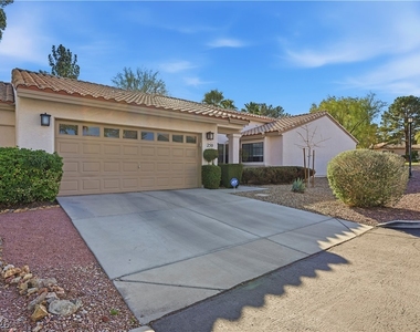 250 Garfield Drive - Photo Thumbnail 1