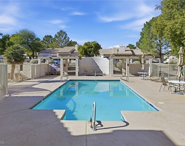 250 Garfield Drive - Photo Thumbnail 40