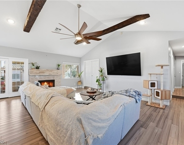 250 Garfield Drive - Photo Thumbnail 5