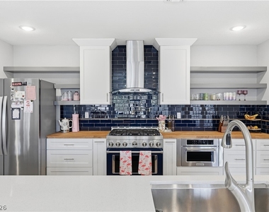250 Garfield Drive - Photo Thumbnail 13