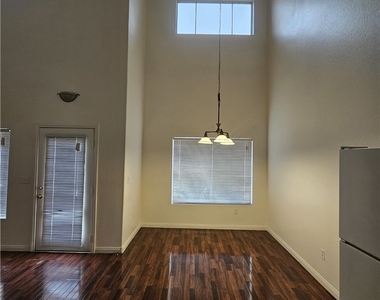 4915 E Russell Road Road - Photo Thumbnail 5