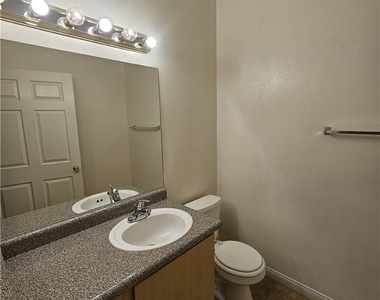 4915 E Russell Road Road - Photo Thumbnail 8