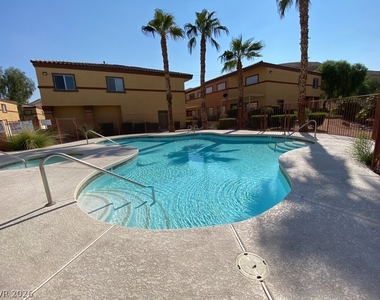 4915 E Russell Road Road - Photo Thumbnail 10
