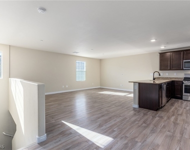 4518 Dover Straight Street - Photo Thumbnail 2