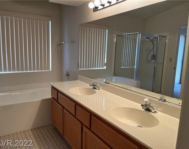 930 Stetson Drive - Photo Thumbnail 7