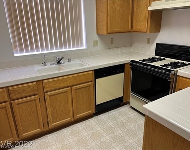 930 Stetson Drive - Photo Thumbnail 1